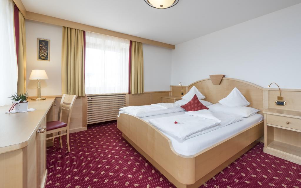 Hotel Schoenblick Maranza Ruang foto